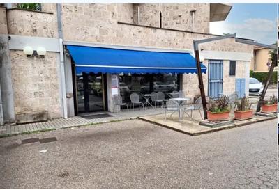 Locale commerciale con due garage, siti in Foligno (PG), Loc. Sant’Eraclio,...