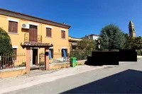 Piena proprietà di edificio di abitazione di tipologia...