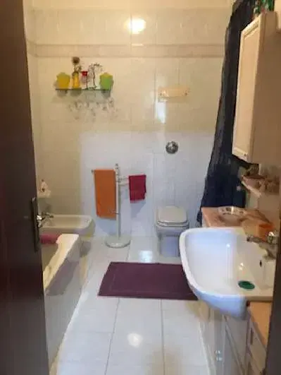 Piena proprietà di abitazione costituita da porzione di casa colonica...