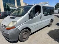 Lotto 2 Furgone 9 posti  Renault Trafic targa CX743BN...