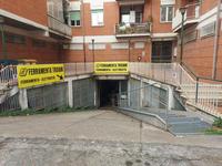 ampio locale interrato con accesso sa Via Morro tramite...