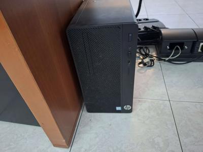 (Lotto n.81) Un PC Hp core i3 (privo di hard disk), n.2 monitor Philips,...