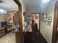 In fabbricato bifamiliare che si eleva su due piani...