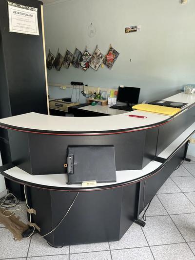 LOTTO 15: MATERIALI VARI, ARREDI DA UFFICIO E ATTREZZATURE DI VARIO GENERE