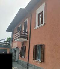 Piena e intera proprietà di due unità immobiliari a...