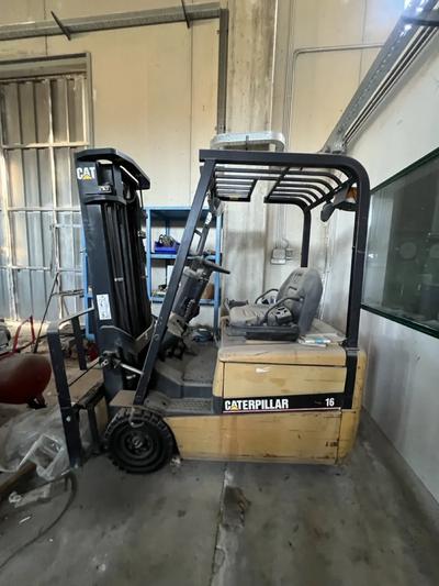 Sollevatore Caterpillar 16. Valore di € 3.000,00