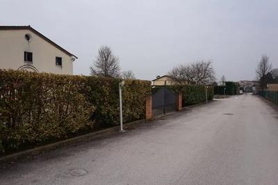 piena proprietà di abitazione su due livelli (piani terra e interrato),...