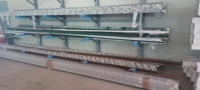 - 4 PIANI DA LAVORO IN FERRO DI CUI 2 DI COLORE BLU DI CIRCA 2.5 METRI...