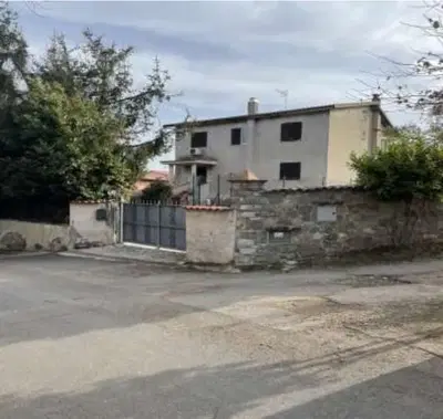 Lotto n. 1: Piena proprietà dell'edificio sito in San Cesareo (RM), Via...