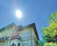 Porzione Ovest, da terra a tetto, di villa con finiture...