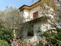 Piena proprieta' di villetta a schiera su tre livelli...