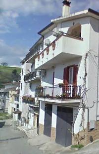 L'intero edificio sviluppa  4 piani fuori terra ed è...