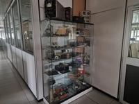 LOTTO 6: Lotto vetrina con oggetti vintage in asta...