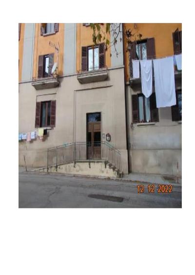 Quota intera della piena proprietà 1/1 dell’abitazione ubicata nel Comune di Potenza, C.so Giuseppe Garibaldi n. 155, sita al piano quarto e riportata nel catasto fabbricati del comune di Potenza al foglio 48, particella 457, sub. 19, cat. A/3, cl.5, Vani 5, mq. 100, € 284,05, con annessa cantina