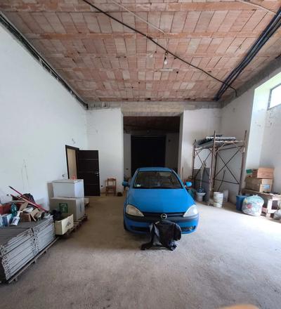 Il lotto è composto da due autorimesse poste al piano terra della palazzina...