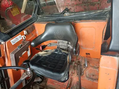 Lotto n.1TRATTORE AGRICOLO (MACCHINA AGRICOLA SEMOVENTE MUNITA DI ALMENO N. 2 ASSI MARCA FIAT MODELLO FIAT TRATTORI 880 DT 12, DATA PRIMA IMMATRICOLAZIONE 1977, CILINDRATA 4.562,00 CC, KW 64,77, ALIMENTAZIONE A GASOLIO, PROVVISTO DI N. 1 CHIAVE, PRIVO DI DOCUMENTI