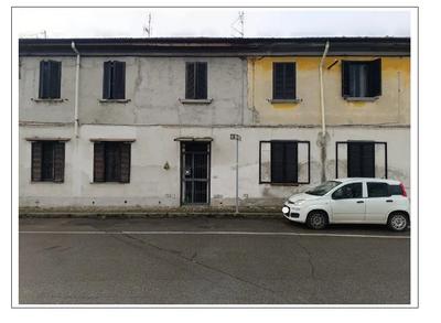 appartamento ad uso abitazione, posto al piano terreno (1° f.t.), di circa 67 mq. commerciali, composto da tre vani e servizio