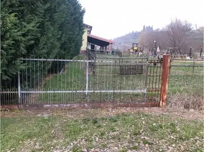 intera piena proprietà di fabbricato su 3 livelli (di cui 1 interrato)...