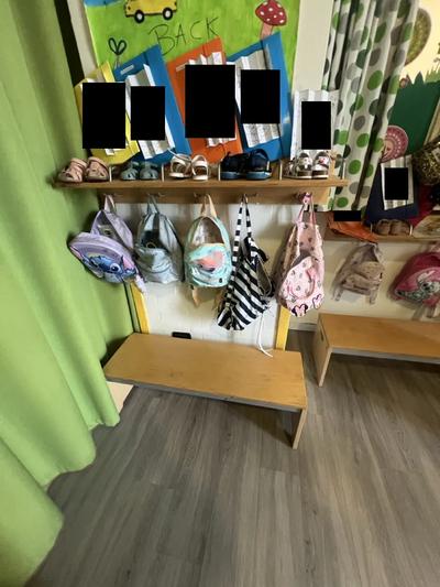 N.7 panchette in legno chiaro, lunghezza 1 metro circa . Valore di € 350,00