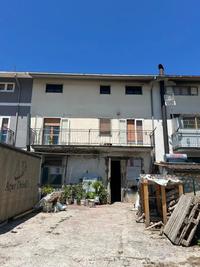 Piena ed intera proprietà di un abitazione, ubicata a...