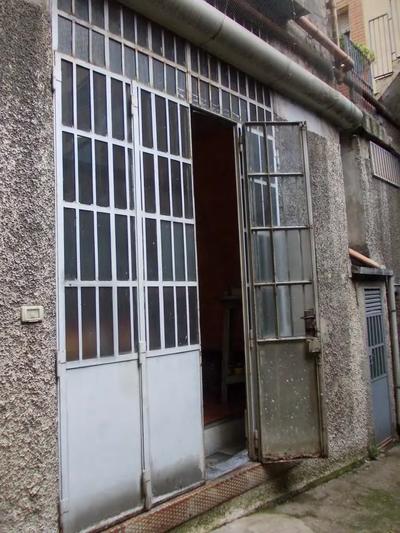 INTERA PIENA PROPRIETÀ DI UN LABORATORIO ubicato in Milano, via privata Ebro n.9, al p.s1 costituito da un locale con soppalco e annesso, a corpo staccato, vano di servizio