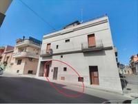 Piena proprietà per la quota di 1/1 di locale deposito...