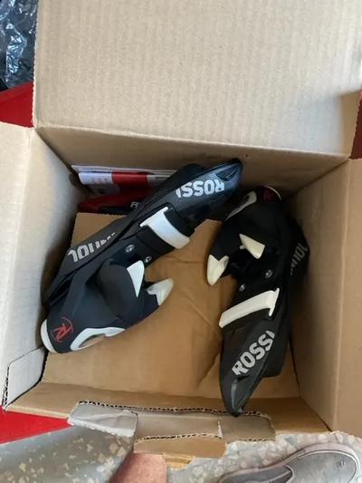 Lotto costituito da:- Rossignol sci power turn rosso e bianco- Rossignol...