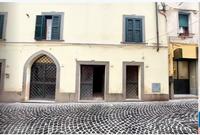 Locale commerciale in centro storico, sito in Velletri...