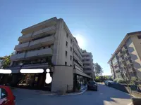 Appartamento arredato al piano quarto con garage al...