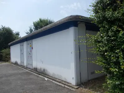 Intera piena proprietà di cabina elettrica.