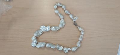 - FILO DI PERLE BAROCCHE CON CHIUSURA IN ARGENTO 925-LE...