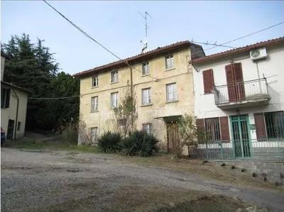 Vetusto fabbricato abitativo indipendente, libero su tre...