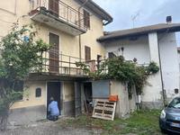 Fabbricato principale ad uso abitazione civile (A) con...