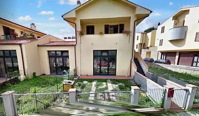 Locale commerciale allo stato grezzo sito a Terricciola (PI), localita La...