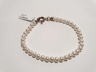 (Lotto n.1782) un braccialetto di perle bianche coltivate con chiusura in...