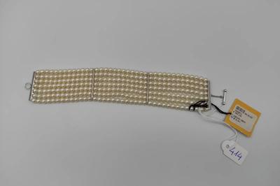 N. 1 bracciale in oro bianco e perle (lotto 414)