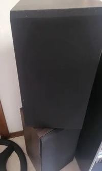 Un Amplificatore Fender Frontman 15RUna chitarra...