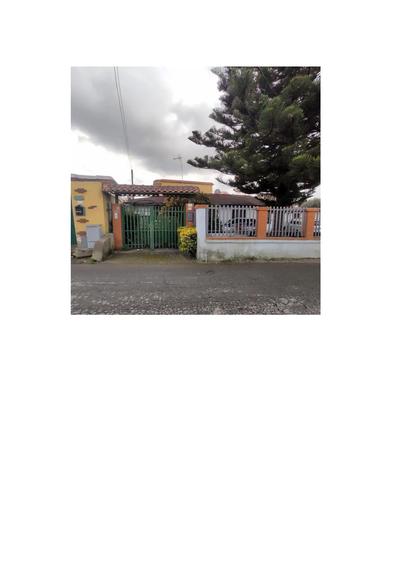 Piena ed intera proprietà di negozio/magazzino posto al piano terra del fabbricato ubicato in Giugliano in Campania (NA) alla Via Masseria Vecchia n. 29 bis.L’immobile è composto da un unico ambiente e da un wc, per una superficie netta complessiva di circa mq 47.