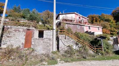 Villino su tre livelli.