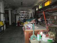 Laboratorio al piano seminterrato composto di tre ampi...