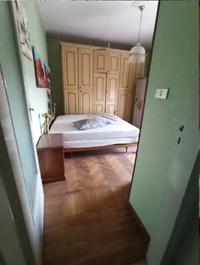 su un lungo corridoio, cucina abitabile, due camere da...