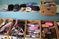Lotto 2: Accessori vari (cappelli, cinture, ombrelli,...