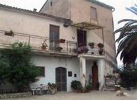 Fabbricato in muratura di 1450 mq, con corte antistante...