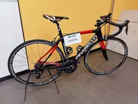 BICICLETTA DA CORSA (PRESUMIBILMENTE) IN CARBONIO, marca...