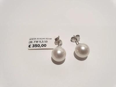 (Lotto n.1746) un paio di orecchini in oro bianco 18 kt con perla bianca...