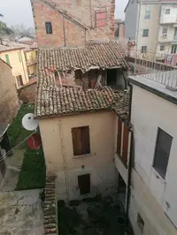 Piena proprietà di fabbricato di civile abitazione di...