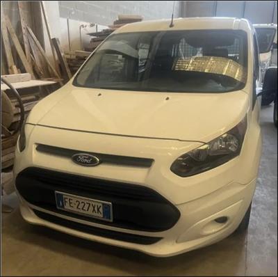 Autocarro marca Ford modello Transit Connect targato FE227XK