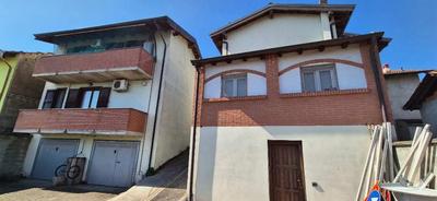 Compendio immobiliare residenziale costituito da due corpi di fabbricati...