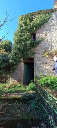 LOTTO 3 composto da: Bene n. 4 – Rudere di un vecchio fabbricato rurale in pietra.  Bene n. 5 - Deposito con le caratteristiche di un fabbricato rurale uso magazzino/deposito su due livelli. Bene n. 9 – Terreno