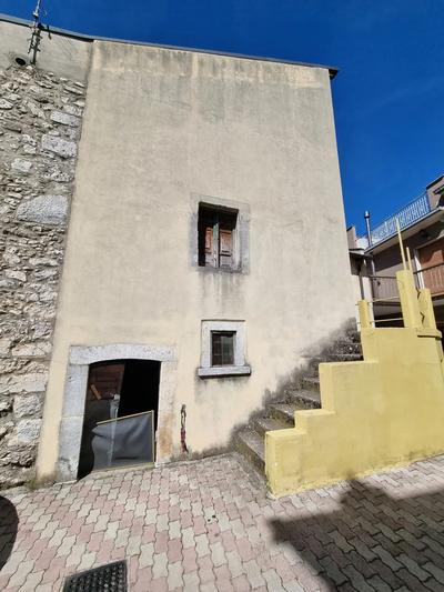 Fabbricato  rurale in zona residenziale ubicato a...